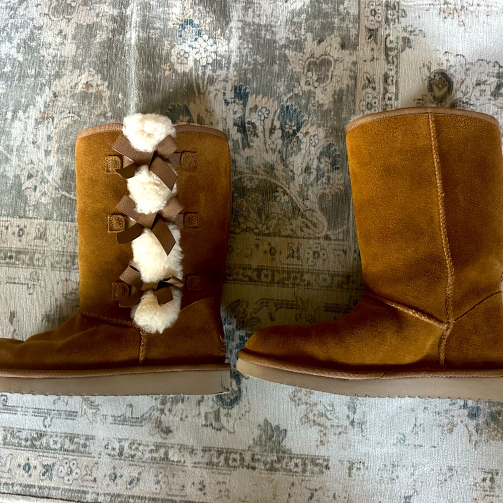 Kookaburra boots with bow details